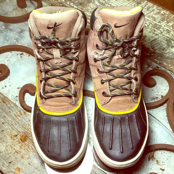 acg duck boots